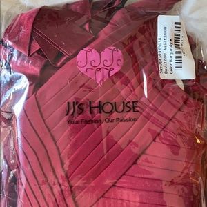 Burgundy V-neck floor-length chiffon dress